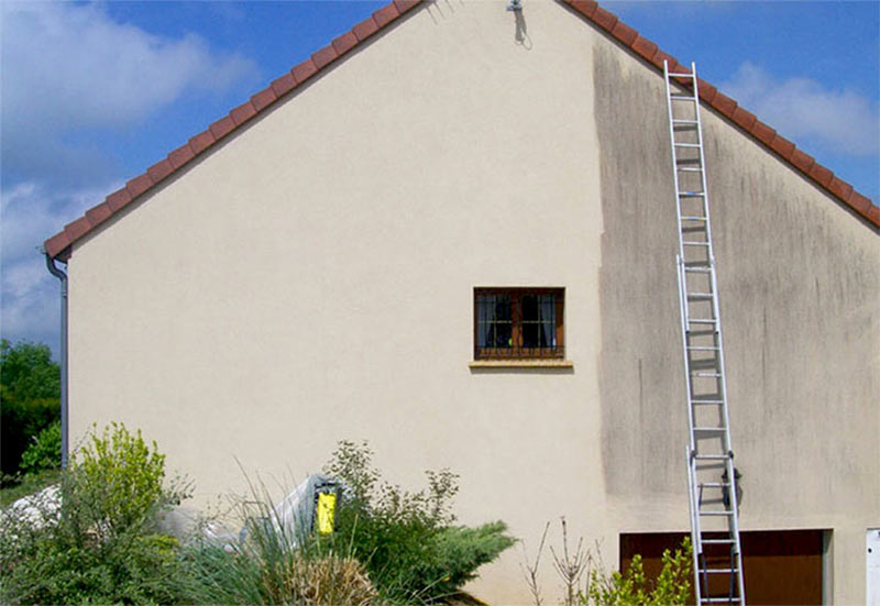Ravalement peinture façade - LE BON COUVREUR 77 : Peintre sur Meaux et la Seine-et-Marne (77) : nettoyage, démoussage, traitement anti-mousse, ravalement peinture façade imperméabilisation hydrofuge façade . Intervention sur Meaux et la Seine-et-Marne (77)